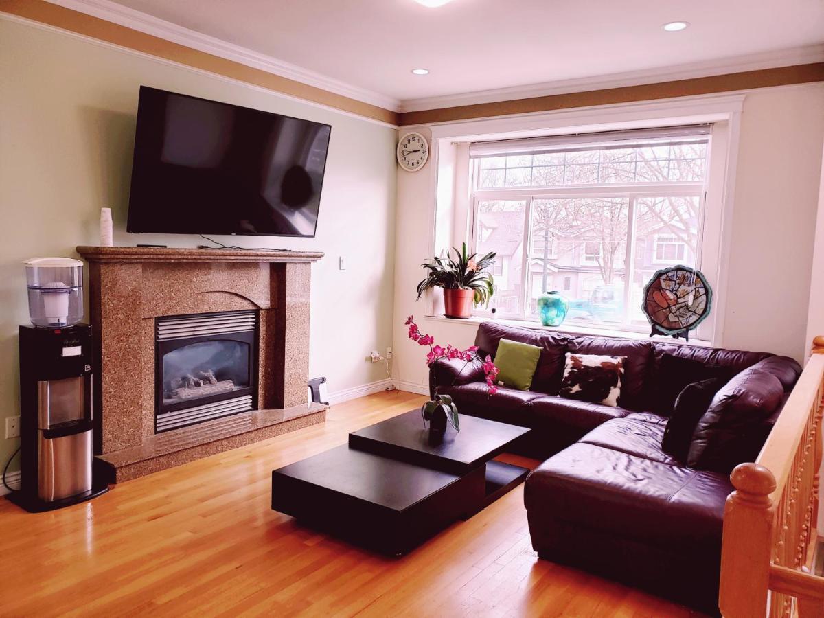 Lisa'S Lovely Little House バンクーバー エクステリア 写真