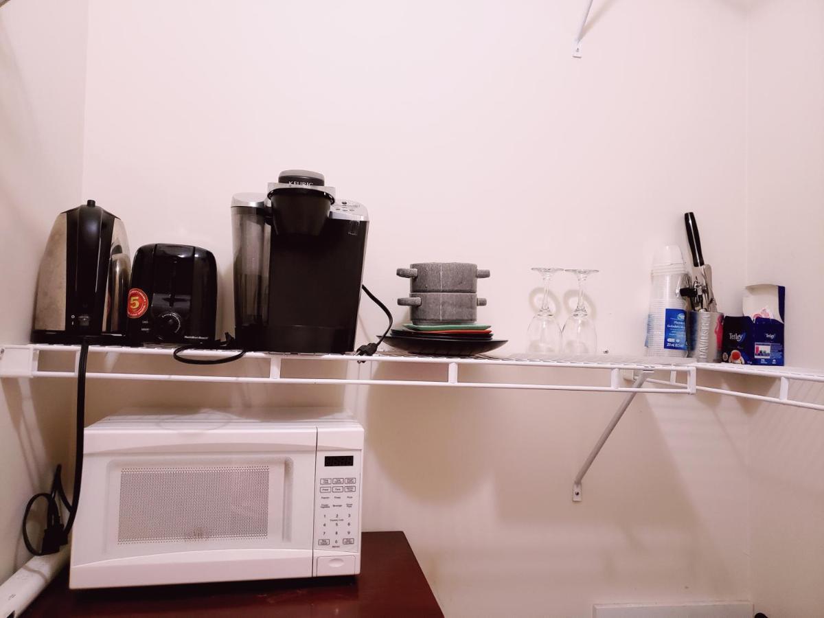 Lisa'S Lovely Little House バンクーバー エクステリア 写真